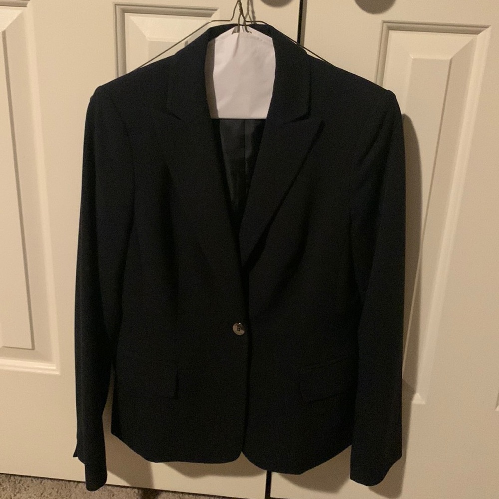 Really nice Navy Calvin Klein suit! Size 2. Jacket and Pants